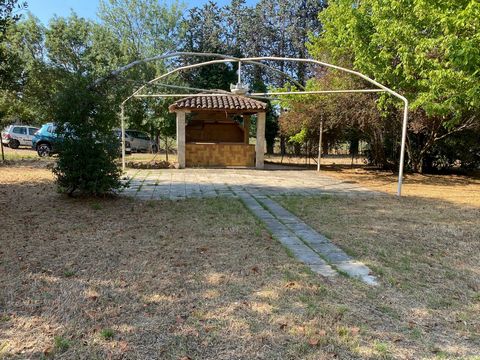 Large country property with agricultural land in the Provence countryside. In the town of Callian, magnificent Provencal house of 560 m2 to renovate, comprising 18 bedrooms with bathroom. Outside a swimming pool, plus 2 outbuildings on flat agricultu...