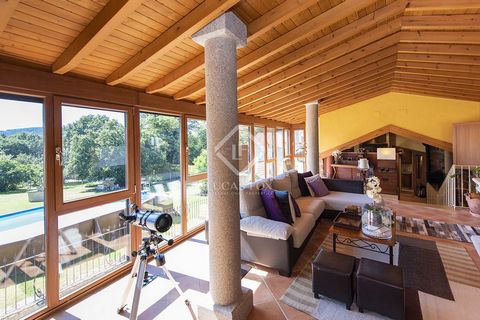 Inland in the province of Ourense, we find this well-built corner stone villa for sale with a large plot, renovated with good quality materials and an excellent layout. The first stones of the property were placed in the early 1900s, and it was renov...