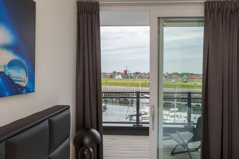 Welcome to the small-scale apartment complex Vista Maris. This complex is located exactly between the Scheldt and the marina of Sint-Annaland. From Apartment 4 you have a beautiful, wide view over the water. Indulge in various water sports (think win...