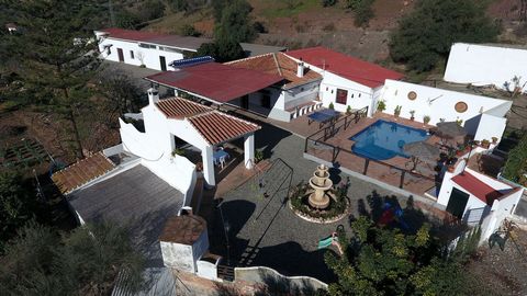 Rustic plot for sale of 2994m2 with a built house of 145m2 built on one floor. The plot, located in the middle of nature, in the municipality of Almogía, Malaga has beautiful views, the distance to the town of Almogía is 2 km and 15 km to Malaga. The...