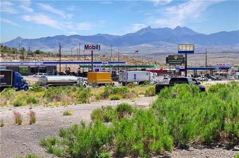 This includes THREE attached parcels: 1.78 Acres+ 0.59 Acres + 0.72 Acres, for a total of 3.09 acres of direct highway frontage in a desirable, high traffic count location. Zoning is set for Kingman's thriving C3 Commercial: Service Business. This lo...