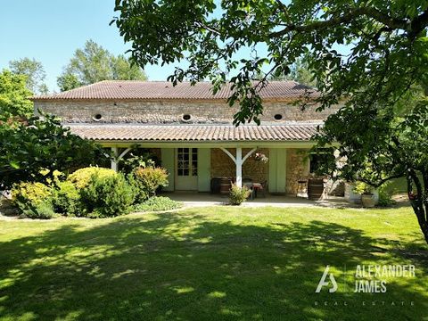 This beautiful stone house is located in the Lot-et-Garonne, just a few minutes from the historic town of Duras with all its amenities and just over an hour from the beautiful city of Bordeaux and only fifteen minutes from the train station or the hi...