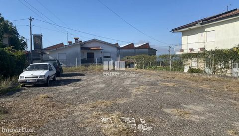 Land for sale all urban with an area of 600 m2 with the possibility of construction of a villa or an industrial pavilion. This property is completely flat, fenced and is ready to start building. It has good access and great sun exposure. It is situat...