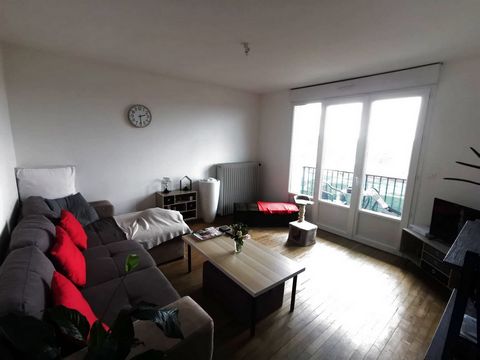 At the entrance of the Avenue du Parc des Chaumes, close to schools and sports complexes, do not delay in discovering this beautiful bright apartment with panoramic views, balcony and box, located on the 4th floor of a secure residence at the price o...