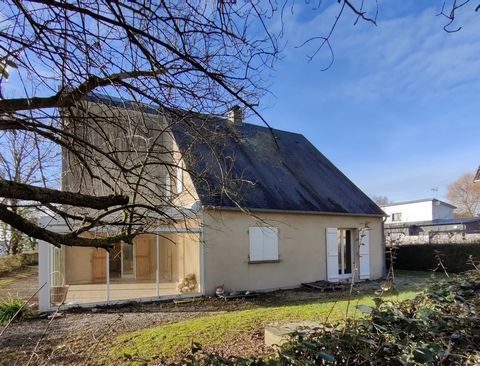 Antony Vesque Immobilier offers this charming house, close to shops, the sea, at the gates of AGON-COUTAINVILLE. Composed of a large bright living room, a kitchen, a living room with fireplace, a bedroom with its private bathroom, and a laundry room ...