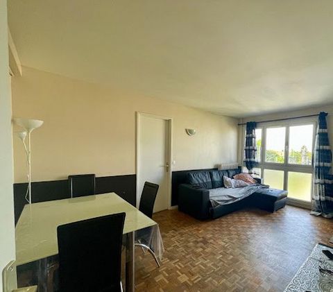 VILLEMOMBLE- 93250 - 2-ROOM APARTMENT 42M2- Sale price 145,000 euros Fees charged to the seller. IDEAL INVESTORS *** Located in the suburban district Coquetiers-Gallieni, close to transport (TRAM - RER E), schools and shops, in a quiet and secure res...