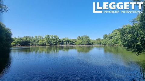 A20955DSE53 - Beautiful fishing lake of 5.5 acres with fully closed status in total seclusion stocked with pike and carp Information about risks to which this property is exposed is available on the Géorisques website : https:// ...
