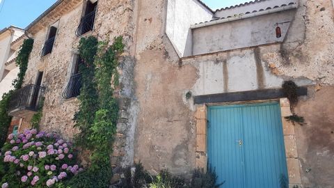 Village with all shops, cafe, restaurants, school, 20 minutes from Beziers, 20 minutes from Bedarieux and 30 minutes from the coast. Village house to refresh with 73 m2 living space including 2 bedrooms and 2 bathrooms and with a terrace of 20 m2 dir...