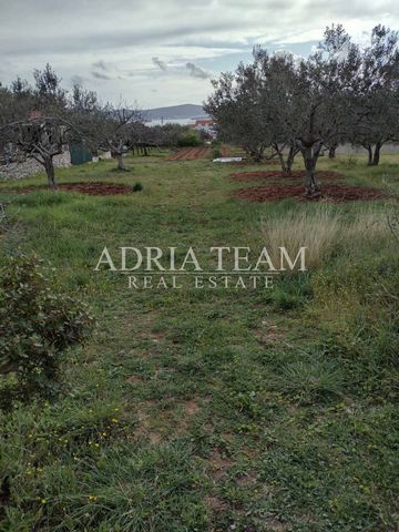 For sale BUILDING LAND of 1438 m2 in Sv. Filip i Jakov. PROPERTY DESCRIPTION: - it has a regular shape; - dimensions approximately 14-18 m x 87 m; - terrain slightly inclined towards the sea; - calm and quiet position; - proximity to all contents for...