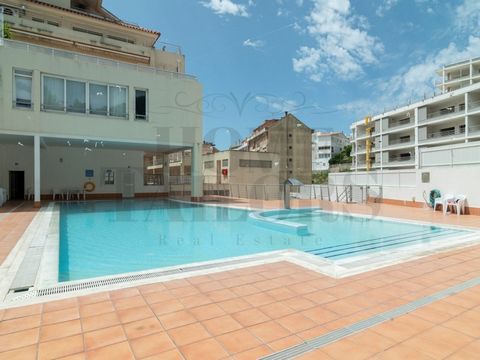Come and meet this friendly apartment located in the village of Sesimbra, 300 meters from California Beach. In a gated community, this apartment can enjoy the condominium pool, as well as the barbecue area. T1 with kitchenette, bathroom, bedroom with...