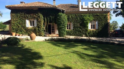 A26368JLV31 - Superb 200m2 Gers stone house set in 11,000 m2 of wooded, unoverlooked land with views of the Pyrenees. Swimming pool 9 x 5. 137m2 outbuildings, garage. The property comprises 7 rooms, 1 living/dining room of 36 m2 with AGA piano cooker...