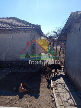 Price: €38.700,00 District: Varna Category: House Area: 100 sq.m. Plot Size: 1000 sq.m. Bedrooms: 2 Bathrooms: 1 Location: Countryside One-storey house for sale in a well developed village with good infrastructure and about 1500 citizens, near Dobric...