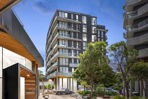 A must see for those on the quest for a lifestyle and location package, this superb apartment is magnificently positioned on the banks of the Yarra River in the coveted Rothelowman's Acacia Place development. Indulge in unrivalled resort living compl...