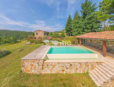 EXCEPTIONAL PROPERTY WITH MAGNIFICENT VIEW 2.2HA OF 300M² LIVABLE LAND Located just a few minutes from the picturesque village of Les Vans, far from the bustling tourist activity, this exceptional property offers 300 sqm of living space and breathtak...