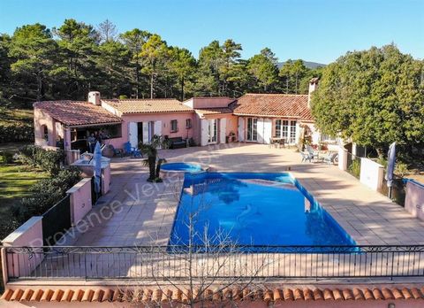 This lovely one-floor villa is situated near Tourtour. It has been completely renovated and modernised, and offers a comfortable main or second home. There is a large and luminous living-dining room, a well-equipped kitchen leading to the garden, 3 e...