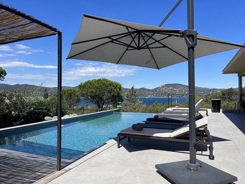 This property is situated in a sough after domain at the entrance of Saint Tropez.It benefits from a wonderful sea view. The villa is newbuilt and offers large bright rooms opening onto the outside space. Villa: – Large living / dining room / kitchen...