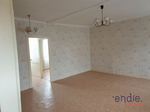 NEAR TRAIN STATION - 4-ROOM APARTMENT WITH GARDEN For sale: in COMMENTRY (03600), close to the train station, come and discover this 4-room apartment of 76 m². It enjoys unobstructed views and is south-facing. It is arranged as follows: an entrance h...