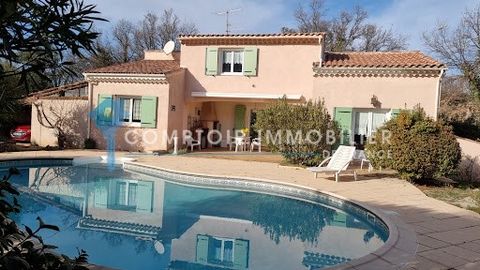 Charming Provençal villa located a few minutes walk from the village and schools, and benefiting from an ideally sought-after setting thanks to its covered terrace with a view of the superb swimming pool as well as its enclosed and wooded garden of 9...