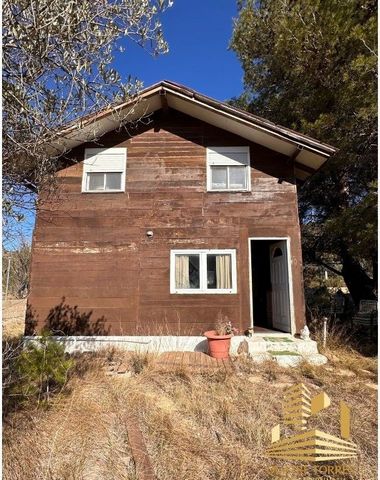 Quatre Torres has for sale in EXCLUSIVE a RUSTIC HOUSE in Buñol Are you a nature lover? We present this fantastic property, a few minutes from the town of Buñol, away from pollution and noise, excellent location to enjoy the fresh air and nature. In ...