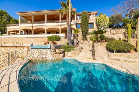 Stylish villa on an elevated plot with views over the bay and the whole of Puerto Pollensa. Stylish and elegant villa situated high up in the mountains, surrounded by nature, only a few minutes away from the centre and the beaches of Puerto Pollensa....