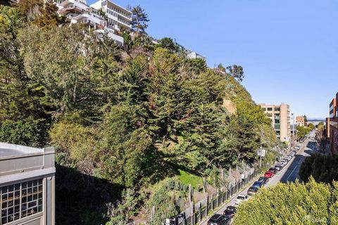 1111 Sansome Street is a vacant lot in the North Waterfront District of San Francisco. It is situated between Green and Union Street, across the street from the Levi Strauss Headquarter complex. Total land area is approx. 12,604 square feet, extendin...