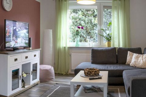 The cozy holiday home is located in the middle of the Lüneburg Heath in the Medingen district. A large open living / dining room with open kitchen invites you to linger. Internet and TV are available. A fully equipped kitchen invites you to cook toge...