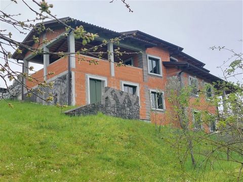Detached house in the Soška valley with an open view on mountain Krn and the valley. In the valley of the river Soča, in the small village of Morsko pri Kanalu, only 200 m from the local road Nova Gorica - Tolmin and 300 m from the beautiful beach on...