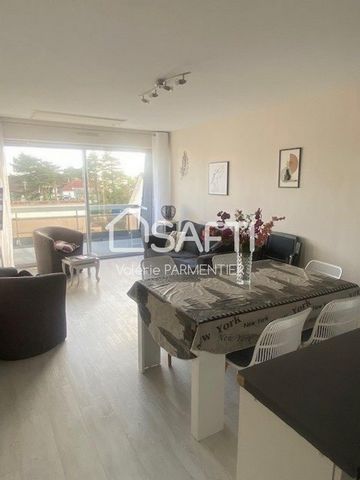 SAFTI offers you exclusively, in the center of Stella, this beautiful south-facing apartment. Located on the 3rd and last floor of the residence, the apartment offers a beautiful, very bright living room with open kitchen, 2 bedrooms, a separate toil...
