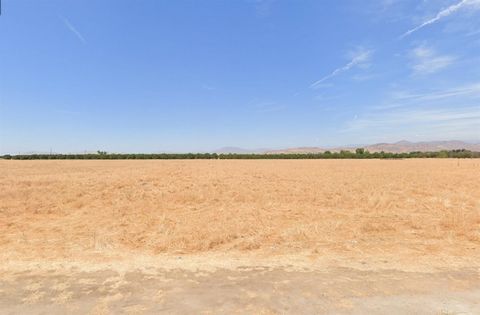 Orosi, CA. 3.5 Acres! Parcel 2, Possible seller financing! 6% interestNext to City limits and services. Great investment opportunity!