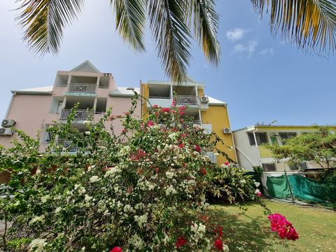 For sale Apartment T3 on the 2nd floor beach access in SAINTE-ANNE - Apartment in a secure residence next to the beach of the village of Sainte-Anne with a living area of: 462.40 m2. Terrace of 14.40 m2, 2 bedrooms, 1 bathroom, 1 separate toilet, a l...