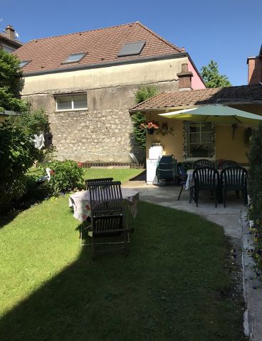 Girardi Immobilier offers you an investment property on BELFORTsought after area, close to all amenities. It consists of 7 apartments including 5 already rented, no work required. Two free apartments, one in perfect condition and one that will requir...