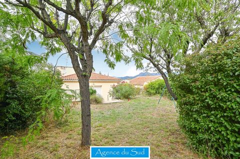 The southern agency offers for sale this house T3 with garage on a plot of 650m2, near the city center of Aubagne. The house is located in a sought after area and close to all amenities. The living area consists of a living room of 30m2 with bay wind...