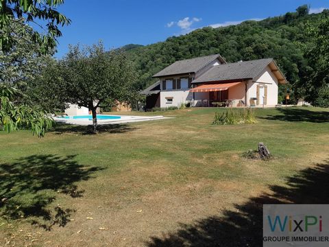 Rare for sale, I offer this villa type F4 in half level on the town of Aiton. This home will meet the needs of a medium-sized family. The villa has a kitchen area open to living room of 40 m2, a bathroom, 3 bedrooms, 1 office, laundry. Its living are...
