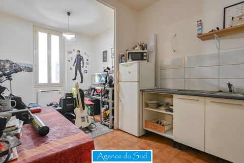 AUBAGNE, exclusively, type 2 on the first floor of a small condominium of 12 lots, 2 rooms of 30.63 m2 sold with tenant in place (538 € including 20 € charges). Consists of a kitchen open to living room, SDE, a large bedroom (13.63m2) parking beaumon...