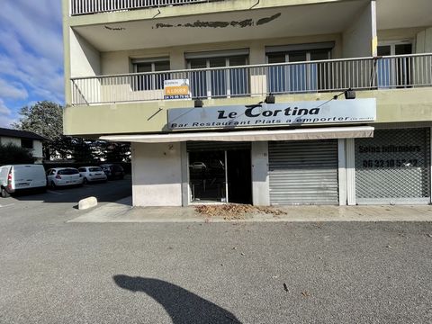 10 minutes from Grenoble Walls of a free bar restaurant For sale Claix sector at the bottom of a condominium facing a market that takes place twice a week ideal investor or to operate Info ...