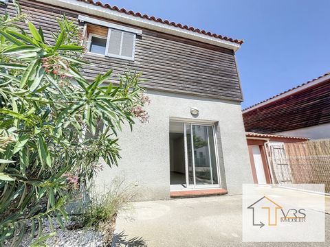 VRS IMMOBILIER offers 10 minutes from the beaches this house T4 2 faces out of condominium built in 2012 and located in Sigean. The house consists on the ground floor of a large bright living room with open kitchen of 43 m2 and direct access to the t...