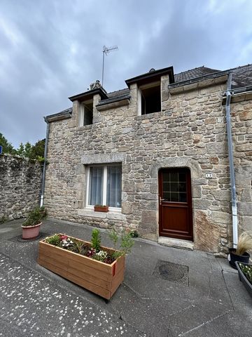 MOCQUARD Immobilier offers you this charming village house of about 98 m2, composed of a living room with a wood fireplace, a fitted kitchen, toilet, veranda. Upstairs, 3 bedrooms, toilet, shower room. The outbuilding is used as a garage and a DIY wo...