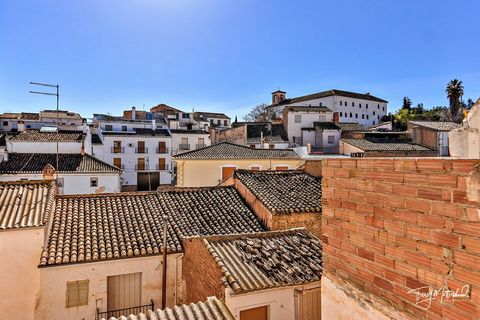 Large townhouse with terrace and ground floor workshop outbuildings. Alhama de Granada