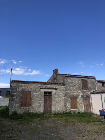 Farmhouse to rehabilitate, with a current surface of 120 m2 with possibilities of extension. For lovers of the old. Major work to be planned. Land of 516 m2. Quiet. Soil study, structural study provided. Serviced. Contact us for more information.