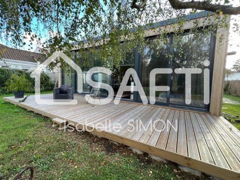 Pretty Stella in a quiet area close to the Touquet forest in the town of Stella Plage. Close to the beach and shops. Single storey house with possibility of extension. Building permit granted. Exceptional volumes, living room of 80 m2 with ceiling he...