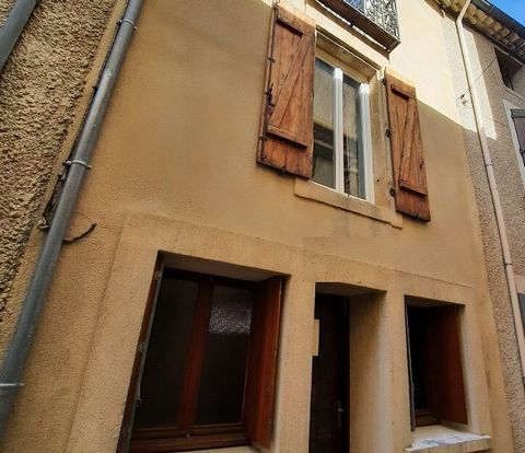 Nice village with all shops, bar/restaurant, 20 minutes from Beziers, 20 minutes from the motorway and 30 minutes from the coast. Nice village house in very good condition, offering about 115 m2 of living space including 3 bedrooms plus an attic of a...