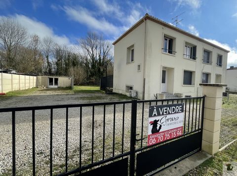House from 1975 completely renovated in 2017 on a plot of 710m2, ideal for first-time buyer or investor. It is composed on the ground floor of an entrance, a living room, a kitchen and a separate toilet. Upstairs, 2 bedrooms, 1 office, 1 bathroom wit...