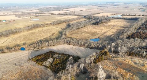 Introducing The Oak Meadow Oasis, a unique chance to own 160 acres located just South of Lawrence, Kansas. With its six ponds, hardwood-lined meadows, and top-tier fencing, this property offers a host of exceptional features that set it apart.This 16...