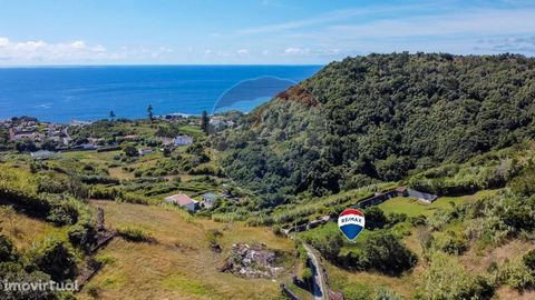 Rustic land, with 1700m2, located in Caloura, parish of Água de Pau, municipality of Lagoa, with excellent location and a magnificent view facing south. The land is located a few minutes from the port of Caloura on foot. Possibility of connecting ele...