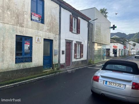 House to recover, located in the center of the parish of Furnas, municipality of Povoação, the house confronts 2 street fronts. Furnas is considered one of the largest hydropolises in Europe, due to the wide variety of mineral and thermal water sprin...