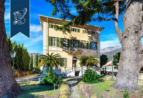 In the heart of the charming Toirano, in the province of Savona, there is this 19th-century villa for sale. With its 880 sqm of refined interiors and a 1,000-sqm well-kept garden, this property is a piece of Ligurian history, crowned by two panoramic...