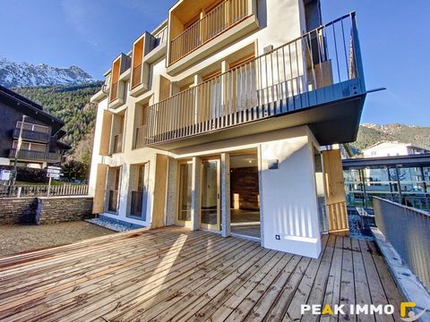 E18123HE CHAMONIX MONT-BLANC, IN NEW HELIUM PROGRAM The Rue Vallot area in Chamonix is a prime location for your future real estate investment. Here are some advantages to consider:- Central location: Rue Vallot is located in the heart of Chamonix li...