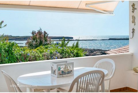 This beautiful apartment with views gives us the real luxury of being able to spend the summer in front of the sea and just a few steps from a small cove adapted for bathing. The house with 60m² is in an impeccable state of conservation, decorated wi...