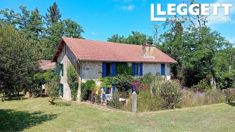 A23091NJD47 - This exceptional former winemaking estate has a delightful and peaceful setting, nestling as it does on the slopes of a river valley on the fringes of the Lot et Garonne and the Gers. It has at least 6 bedrooms and could easily sleep mo...
