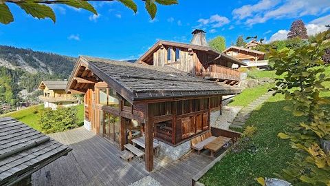 Contemporary-style chalet, built in 2014, located 40 m from Crêt du Merle slope. Combines modern architecture and traditional materials including old wood, local stone and tavaillon wooden tiles. 228 sqm floor space, 3 bedrooms with shower room and w...